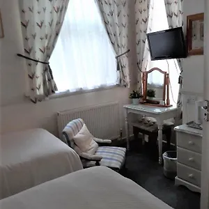 https://alcantara-house.tophotelsbath.com